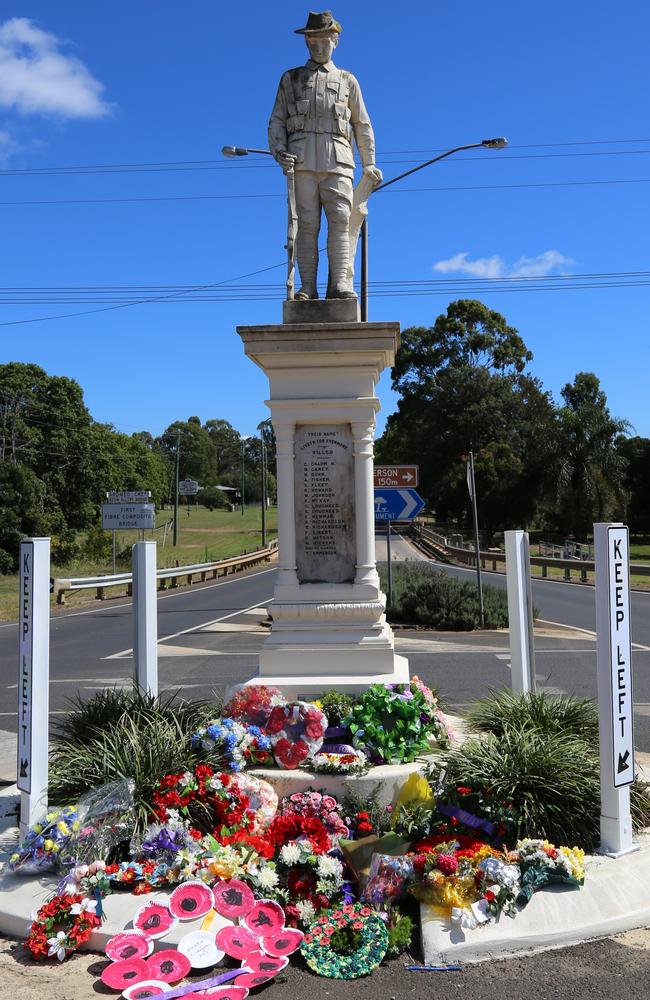 Flowers surrounding the cenotaph at the 2017 Blackbutt Anzac Day event.