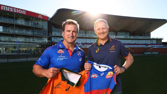 Luke Beveridge, Head Coach of the Bulldogs poses with a Wallabies jersey with Wallabies head coach Joe Schmidt . (Photo by Morgan Hancock/Getty Images)