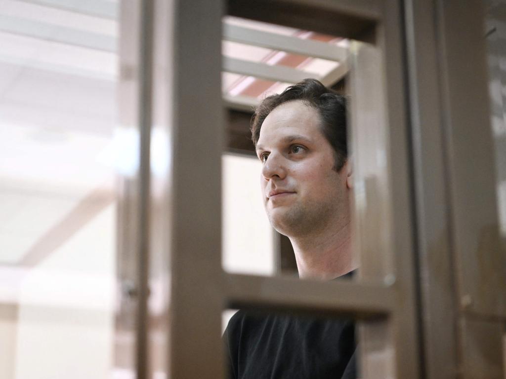 Man from Moscow defends channel for prisoner swaps
