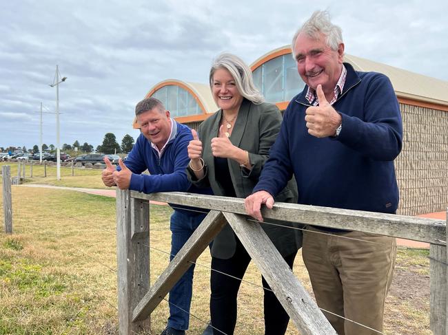 Mayor Cr Ian Smith, Cr Damian Gleeson and Cr Karen Foster of Moyne Shire Council giving the 'thumbs up' for $1.2 million upgrade for Port Fairy East Beach 12 April 2022