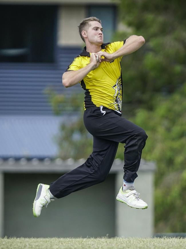 Liam O'Halloran bowling for the Tigers.