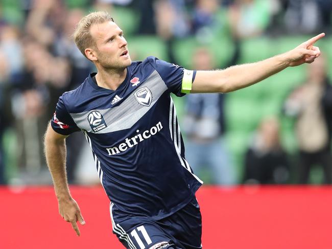 Ola Toivonen scores a goal for Victory during the Round 5 A-League match between Melbourne Victory and Wellington Phoenix at AAMI Park in Melbourne, Sunday, November 10, 2019. (AAP Image/David Crosling) NO ARCHIVING