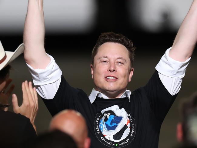 CAPE CANAVERAL, FLORIDA - MAY 30: Spacex founder Elon Musk celebrates after the successful launch of the SpaceX Falcon 9 rocket with the manned Crew Dragon spacecraft at the Kennedy Space Center on May 30, 2020 in Cape Canaveral, Florida. Earlier in the day NASA astronauts Bob Behnken and Doug Hurley lifted off an inaugural flight and will be the first people since the end of the Space Shuttle program in 2011 to be launched into space from the United States.   Joe Raedle/Getty Images/AFP == FOR NEWSPAPERS, INTERNET, TELCOS & TELEVISION USE ONLY ==