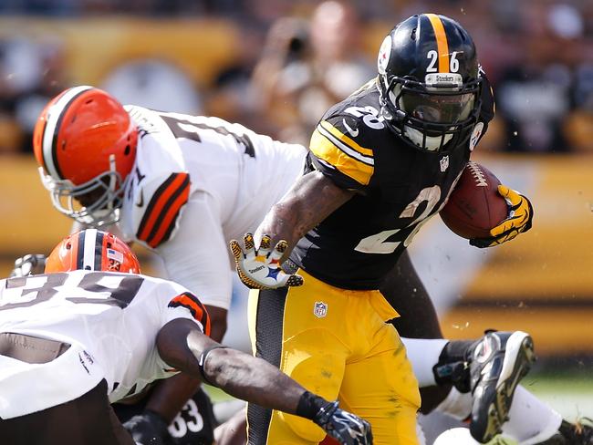 Le'Veon Bell chops his way through the Cleveland defence.