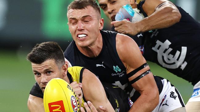 MELBOURNE . 16/03/2023.  AFL Round 1.  Richmond vs Carlton at the MCG.  Richmonds Trent Cotchin  tackled by Patrick Cripps of the Blues during the 1st qtr.   . Pic: Michael Klein