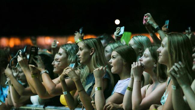 Ed has the crowd in the palm of his hand despite soaring temperatures inside the stadium. Picture: Ian Currie