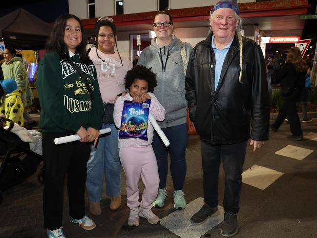 MELBOURNE, AUSTRALIA - JULY 26 2024 Charlene, Addy, Aurora, Lauri Stewart, Doug Annerson Attend the Gippsland SnowFest held in Warragul. Picture: Brendan Beckett