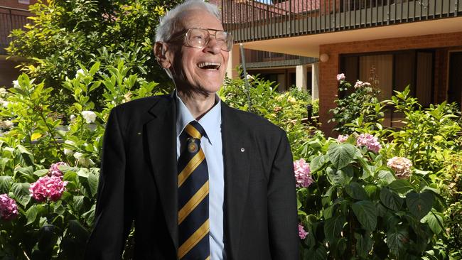 Dr John Knight, aka James Wright. 1927-2022 (AAP IMAGE / Chris Pavlich).