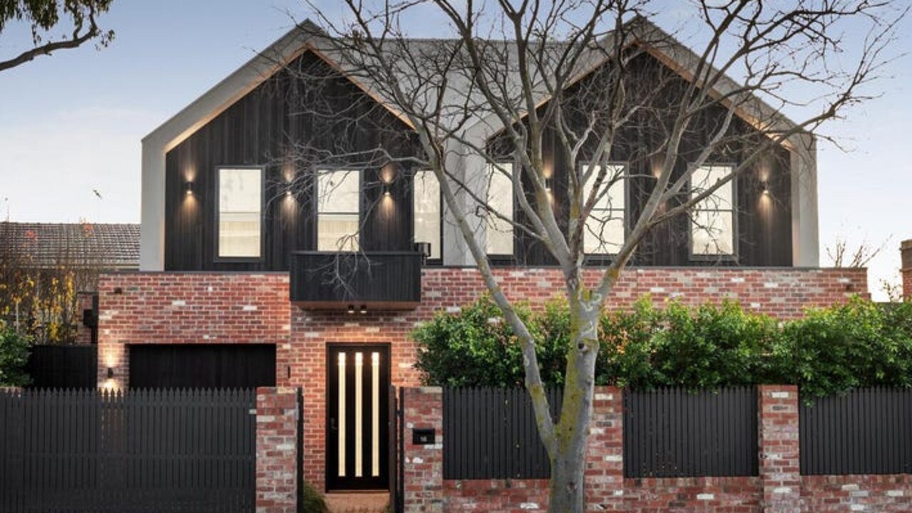 18 Munro St, Hawthorn East, proved popular with buyers.