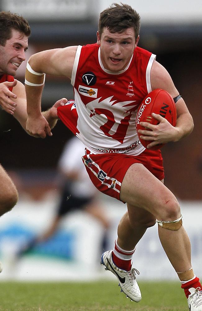 Paul Fry on the burst for Shepparton Swans.