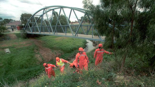 JSES volunteers search the banks of Moonee Ponds Creek in Essendon for evidence.