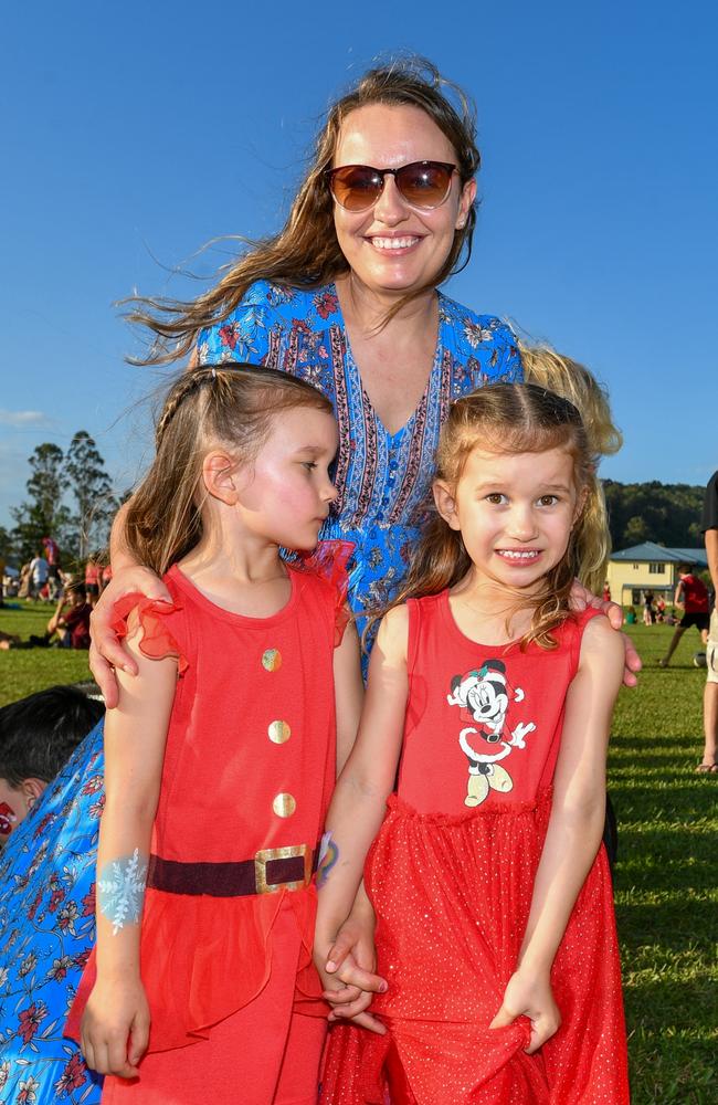 Mum Kerry Sneath with daughters Hannah and Chelsea.