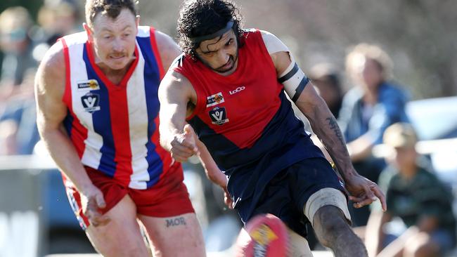 Swifts Creek’s Mark Cooper kicks his team forward. Picture: Yuri Kouzmin