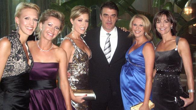 07 May 2006 - Actor Chris Noth pictures with female Channel Ten newsreaders L/R - Rebecca Morse (/Adelaide), Deborah Knight (/Sydney), Kathryn Robinson (/Sydney), pregnant Tracey Spicer (/Sydney) and Marie Louise Theile (/Brisbane) at the Logie Awards - logies pregnancy