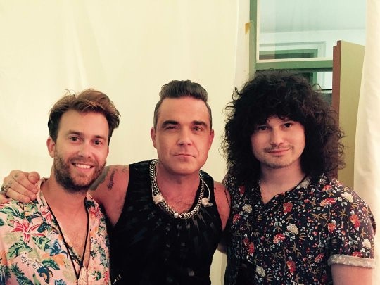 Robbie Williams with Flynn Francis, and Tim Metcalf. Picture: Twitter