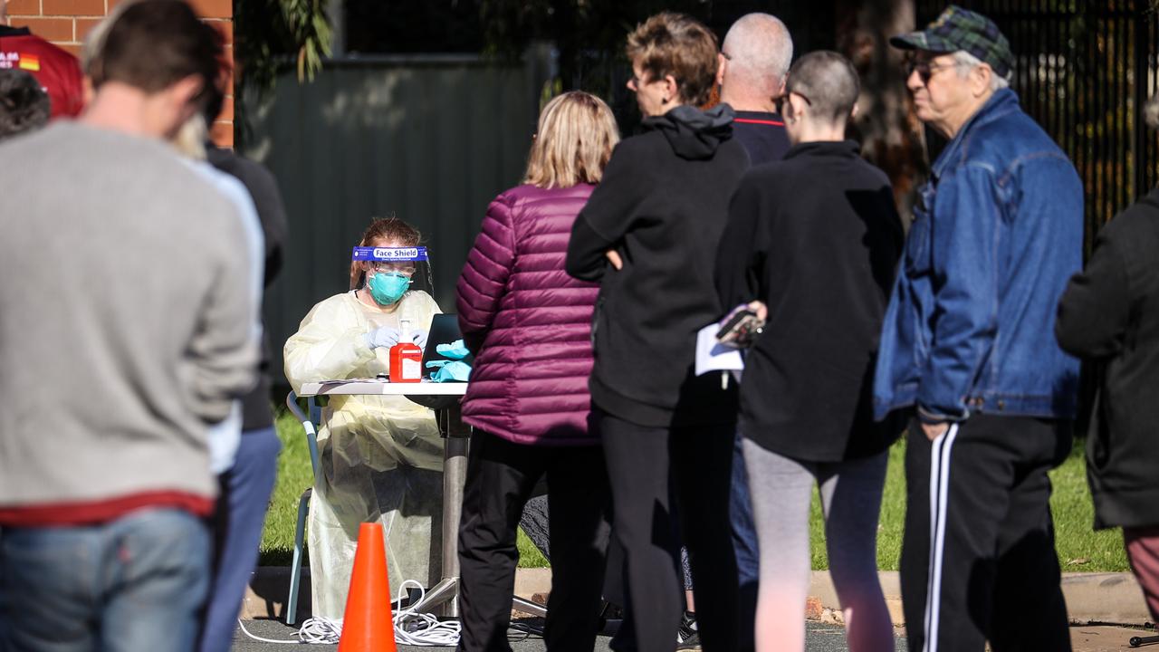 Members of the public at a pop-up COVID-19 testing clinic in the town of Albury. David Gray/Getty Images