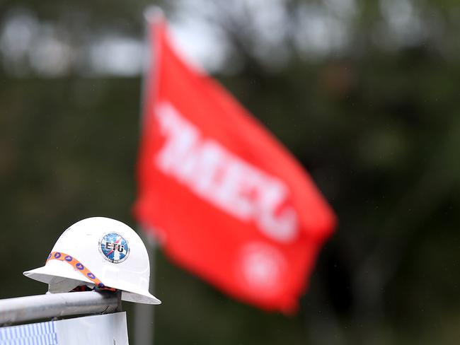 NEWS_CFMEU flags fly across Hutchinson worksite today 4/12/2015. Pictures: Jack Tran