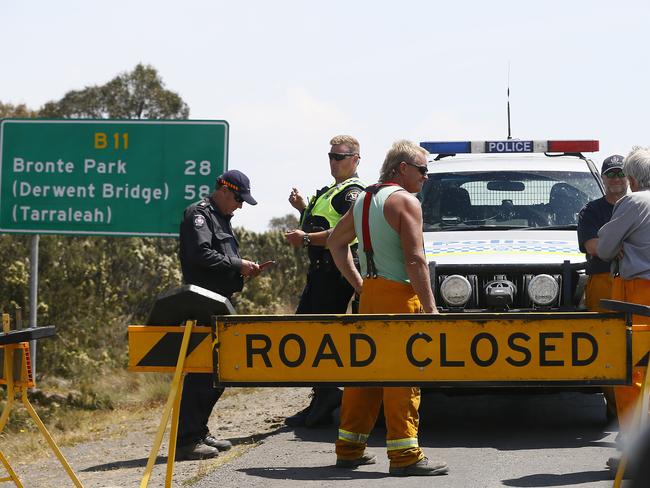 Emergency services workers at the Marlborough Rd road closure in the Central Highlands. Picture: MATT THOMPSON