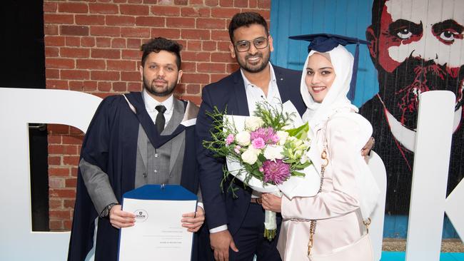 05-10-2023 Deakin Graduation Masters of Architecture. Syed Zaid, Mujahid Anjum and Hasnath Anjum