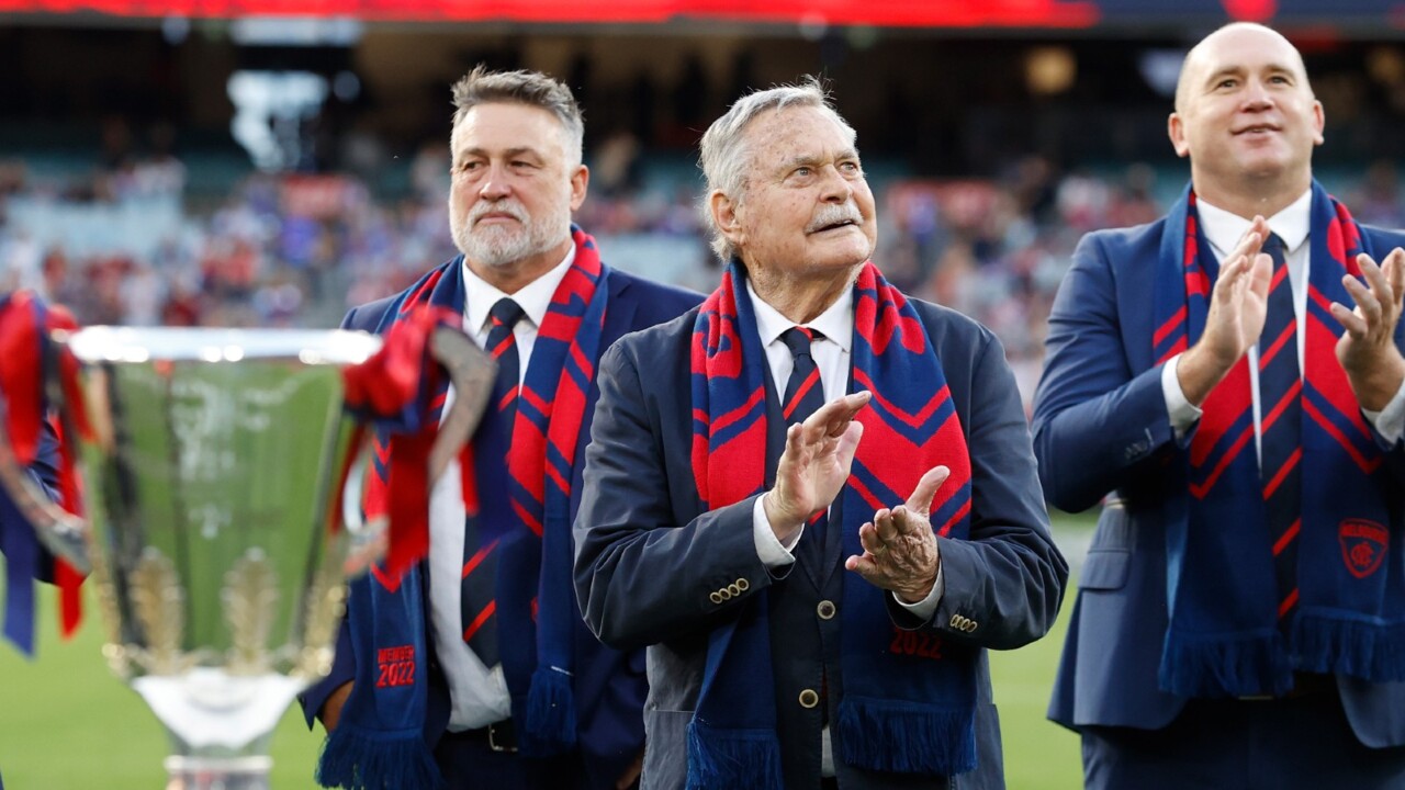 AFL legend Ron Barassi to be honoured with public memorial in Victoria