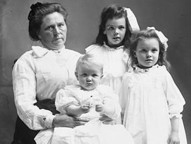 Belle Gunness, pictured here with her children in 1908, was responsible for the death of between 25 and 40 people in Illinois and Indiana.