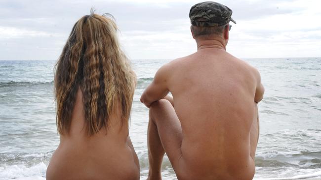 A couple enjoying the view at Sunnyside North beach in Mt Eliza.