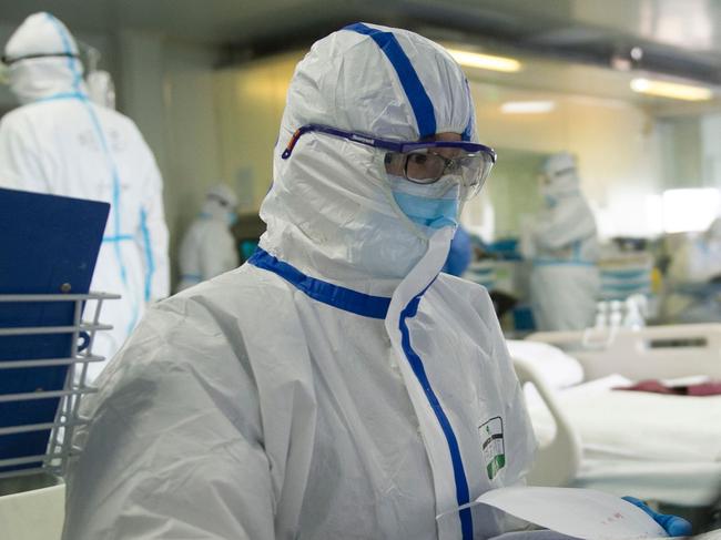 This photo taken on February 22, 2020 shows a nurse working in an intensive care unit treating COVID-19 coronavirus patients at a hospital in Wuhan, in China's central Hubei province. - China on February 26 reported 52 new coronavirus deaths, the lowest figure in more than three weeks, bringing the death toll to 2,715. (Photo by STR / AFP) / China OUT