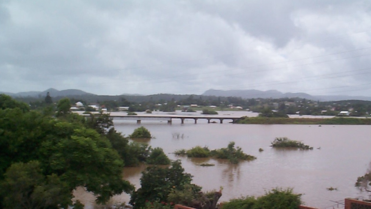 Gympie flood February 1999 - Pengelly's Bridge.