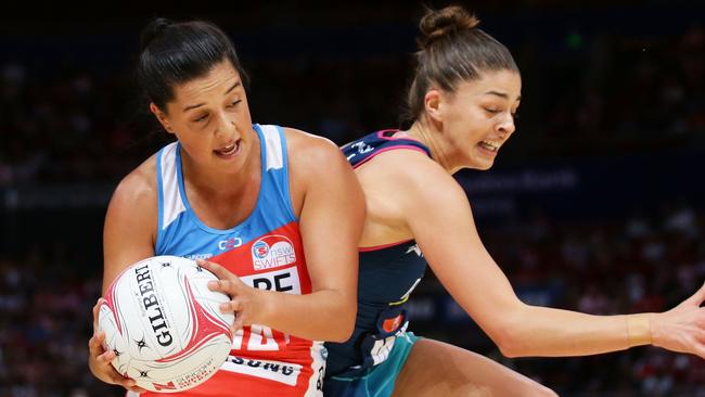 Swifts player Claire O'Brien is challenged by Chloe Watson in Super Netball last year.