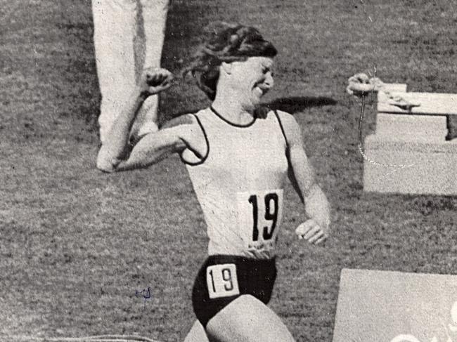 Raelene Boyle celebrates after winning the 400m at the 1982 Commonwealth Games.