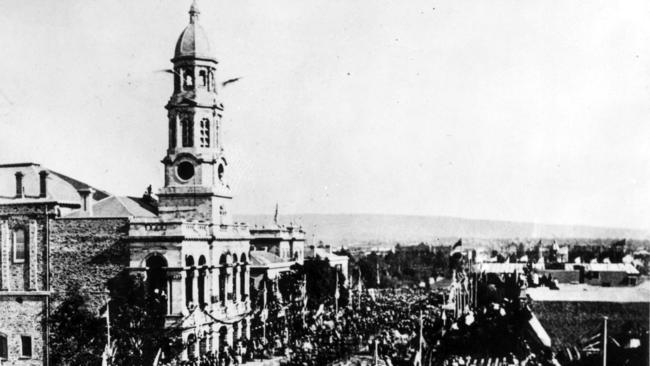 Crowds of spetactors in front of the Adelaide Town Hall, King William St, for the royal visit of the Duke of Edinburgh, son of Queen Victoria on November 1, 1867.