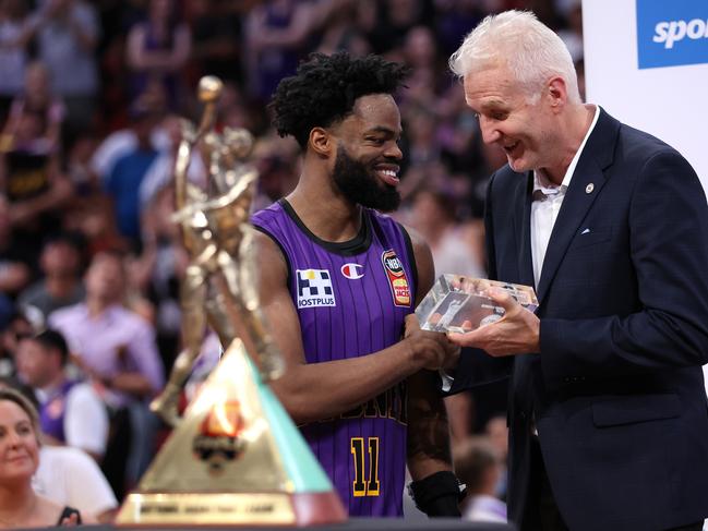 Derrick Walton Jr receives the 2023 Larry Sengstock Grand Final MVP medal from the GOAT Andrew Gaze. Picture: Getty Images