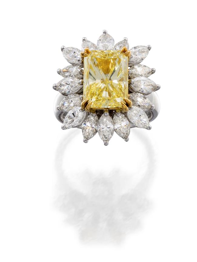 For sale is a platinum 18ct gold with a yellow diamond and a diamond ring.