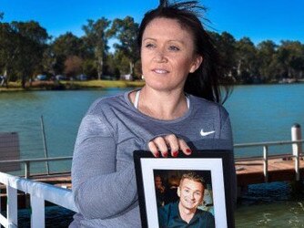 Katrina Umback with a photo of her husband Scott Umback who passed away in 2019. Photo: supplied