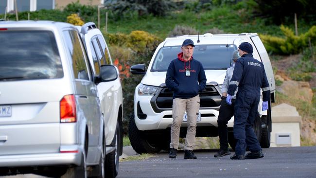 The homicide squad gathering clues. Picture: Andrew Henshaw