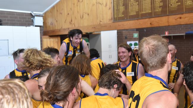 Hampton Hammers players celebrate their win. Photo: Andy's Pix.