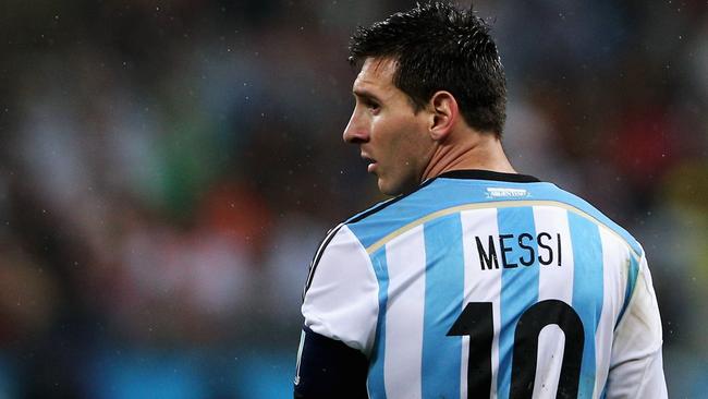 Lionel Messi is to come out of international retirement and play for Argentina again.