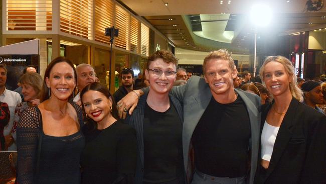 Angie, Alli, Tom and Cody Simpson with Emma McKeon at Australian premiere of ‘Elvis’ at Event Cinemas Pacific Fair, Broadbeach. Pic: Regina King
