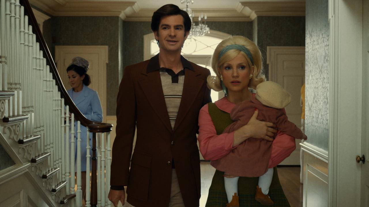 Andrew Garfield as Jim Bakker and Jessica Chastain as Tammy Faye Bakker in The Eyes of Tammy Faye.