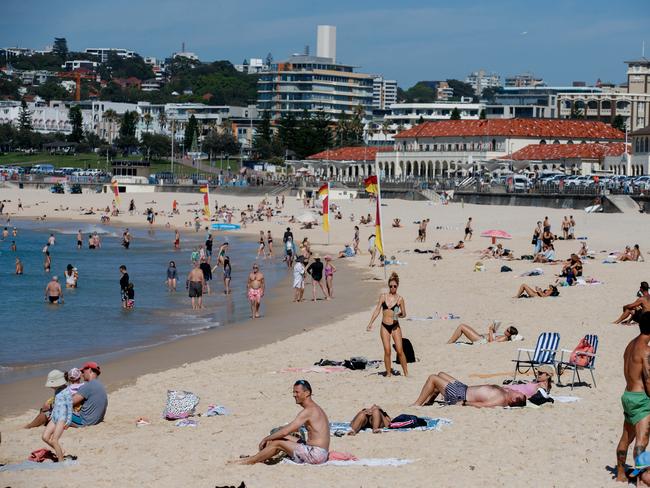 Thousands are expected to flock to the beach to provide relief to the soaring temperatures. Picture: NewsWire / Nikki Short