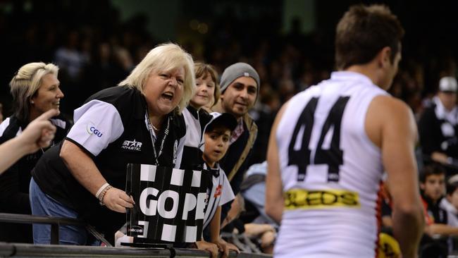  Collingwood fans give it to Stephen Milne as he lines up for goal. 