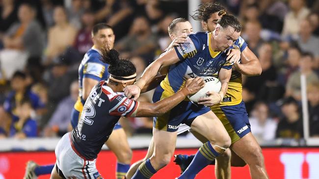 Clint Gutherson tries to make a break against the Roosters. Picture: Albert Perez/Getty Images