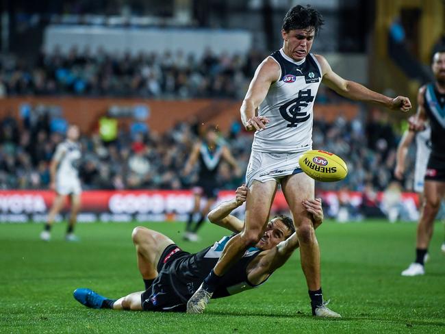 ADELAIDE, AUSTRALIA - MAY 30: Elijah Hollands of the Blues tackled by Francis Evans of the Power during the round 12 AFL match between Port Adelaide Power and Carlton Blues at Adelaide Oval, on May 30, 2024, in Adelaide, Australia. (Photo by Mark Brake/Getty Images)