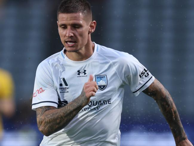 GOSFORD, AUSTRALIA - DECEMBER 08: Patryk Klimala of Sydney FC with the ball during the round seven A-League Men match between Central Coast Mariners and Sydney FC at Industree Group Stadium, on December 08, 2024, in Gosford, Australia. (Photo by Scott Gardiner/Getty Images)