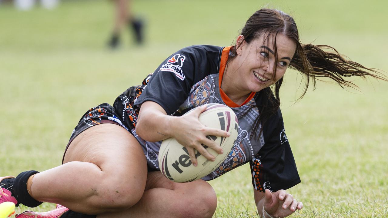 Grace McLauchlan scores a try for William Taylor Memorial. Picture: Kevin Farmer