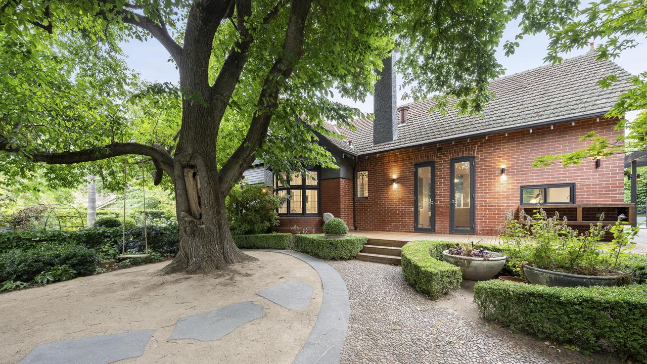 Built around 1912, this restored Edwardian mansion showcases timeless architecture, set in one of Hawthorn’s most tightly held heritage areas.