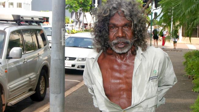 David Gulpilil walks to Darwin's Magistrates Court in 2007.