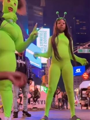 Two of the women in a TikTok video filmed in Times Square. Picture: TikTok/rareeeee