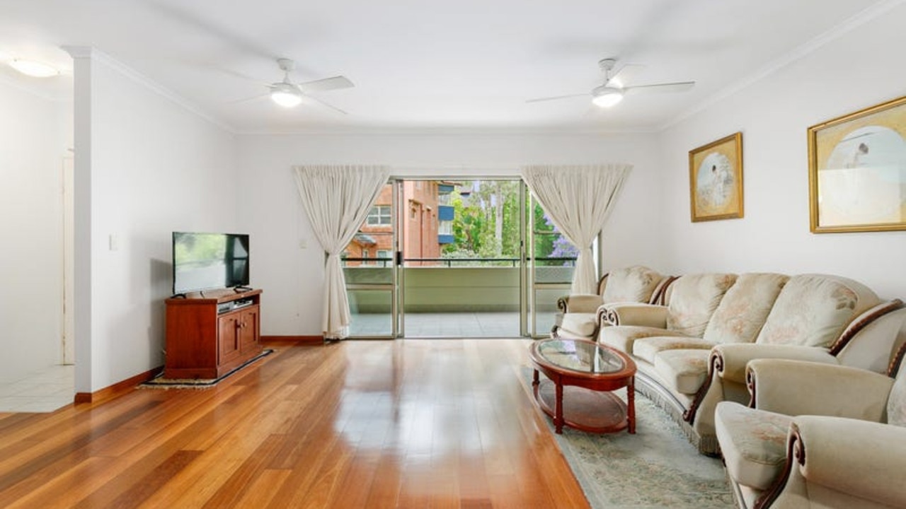 1/8 Williams Parade, Dulwich Hill.