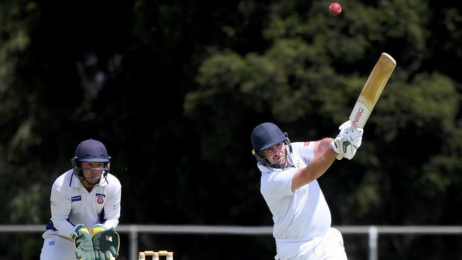 Shaun Barker goes on the attack for Epping. Picture: Andy Brownbill